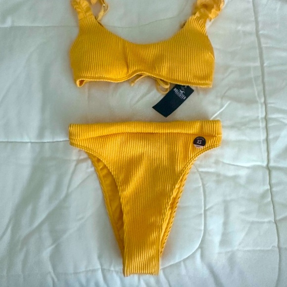 Hollister yellow bikini - Picture 2 of 4